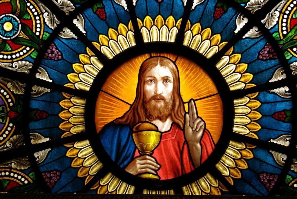 altar-window-1059741_1280 Author hebimoh Pixabay