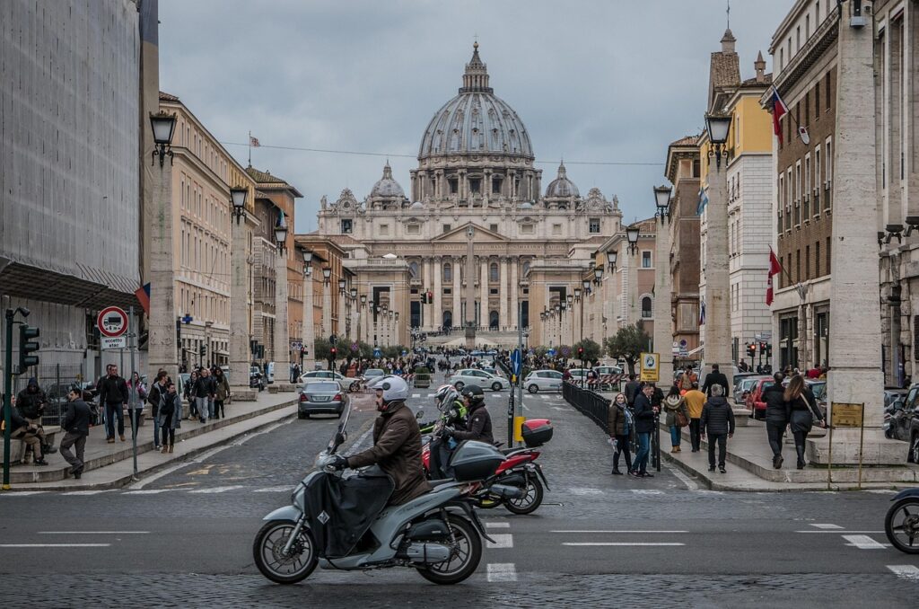 saint-peters-basilica-2040718_1280 Author martieda Pixabay