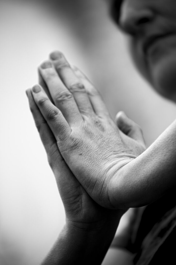 hands-5037846_1280 Author CJMM Pixabay
