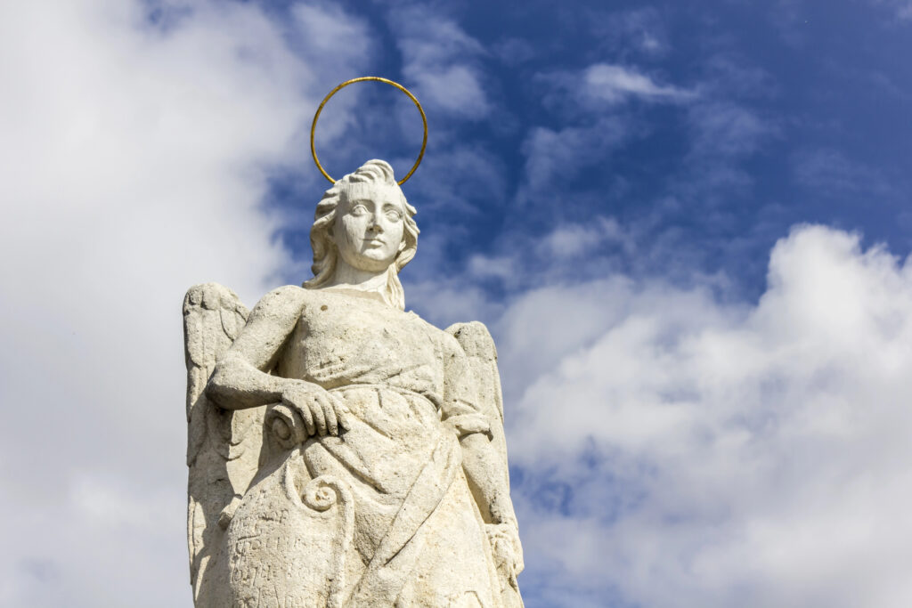 Depositphotos_98634290_XL San Rafael statue in Cordoba — Photo Author LUMA stock