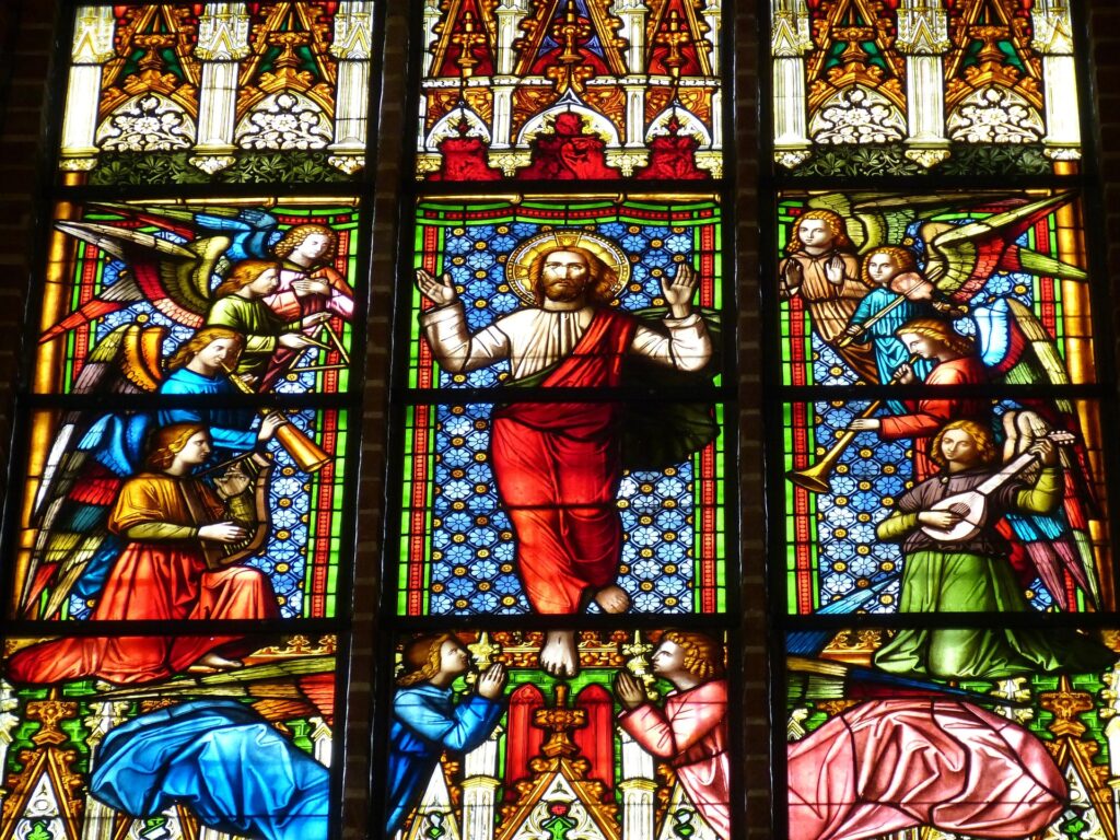 falco-church-578535_1920 Pixabay