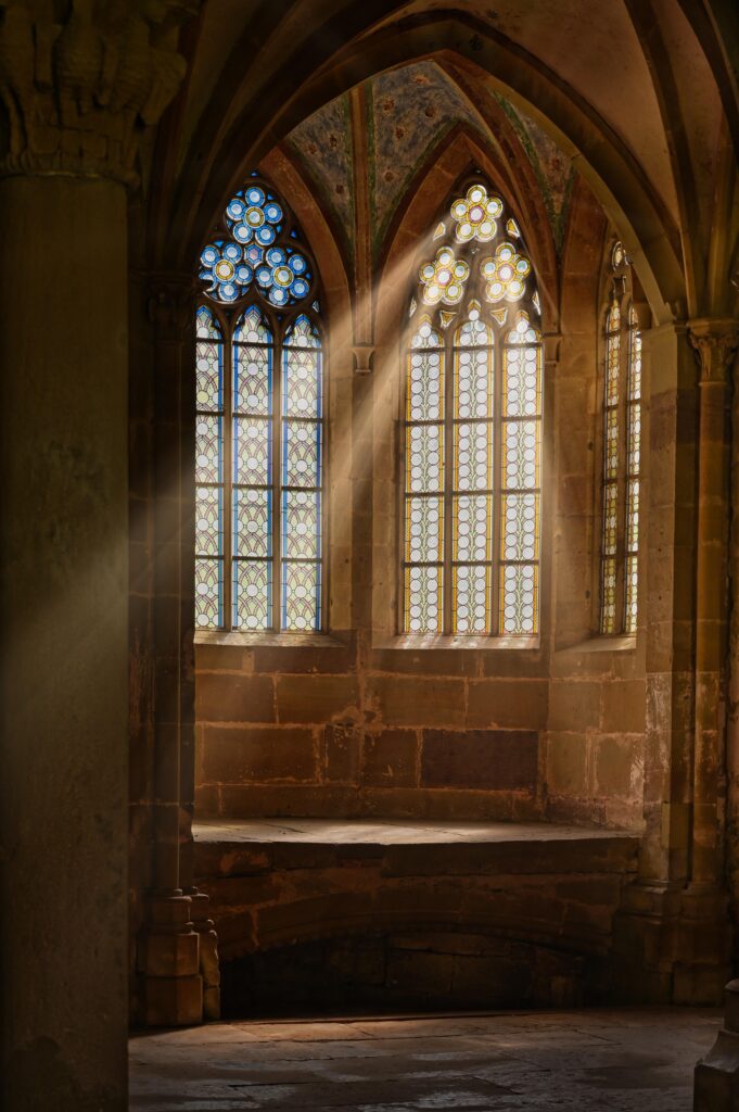 paul_henri-church-window-5339659 Pixabay