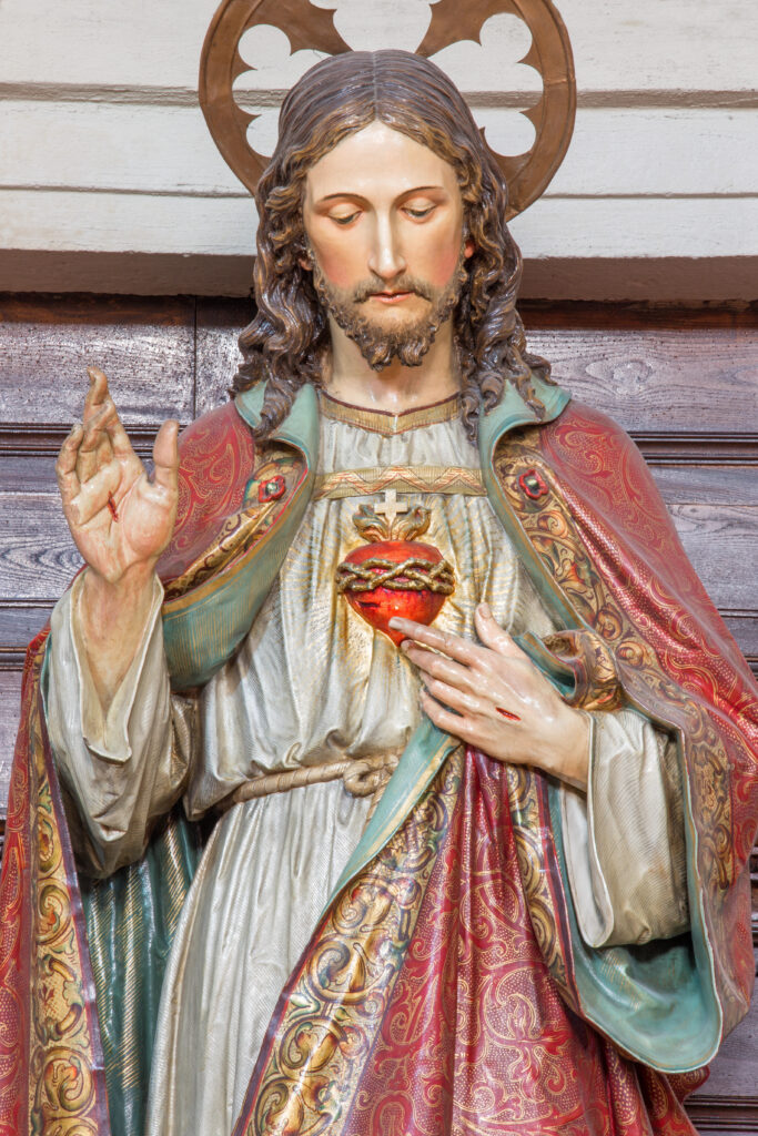 Depositphotos_77653268_XL BANSKA STIAVNICA, SLOVAKIA - FEBRUARY 5, 2015 The carved and polychrome statue of heart of Jesus Christ in parish church Author Sedmak
