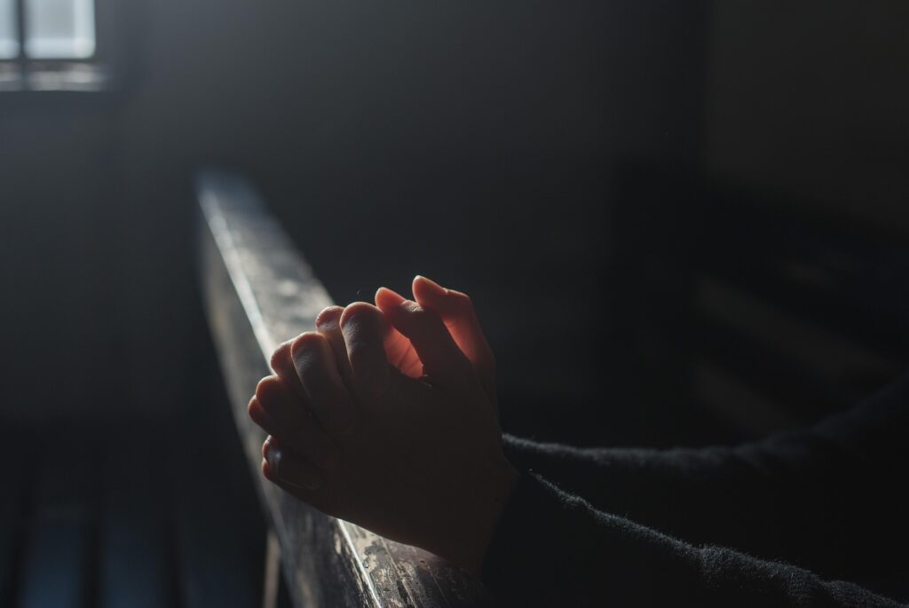 himsan-prayer-2544994_1920 Pixabay