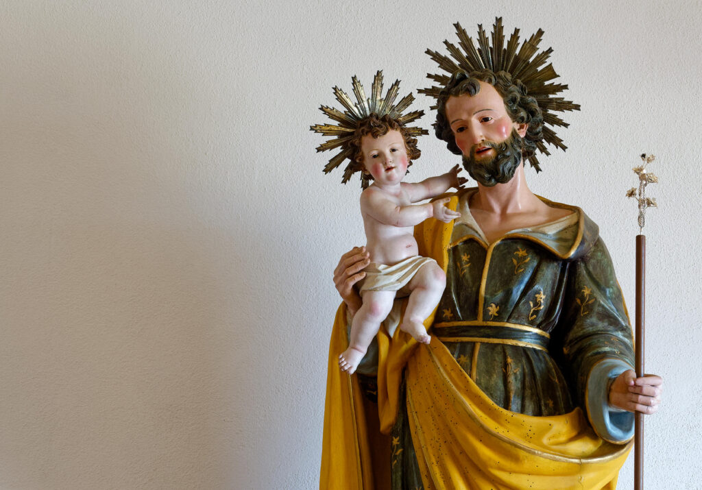 Depositphotos_796358510_XL Maratea, ITALY - 10-31-2024 Nice polychrome statue (19th century) of Saint Joseph holding baby Jesus Christ in her arms. — Photo by Joan Sutter